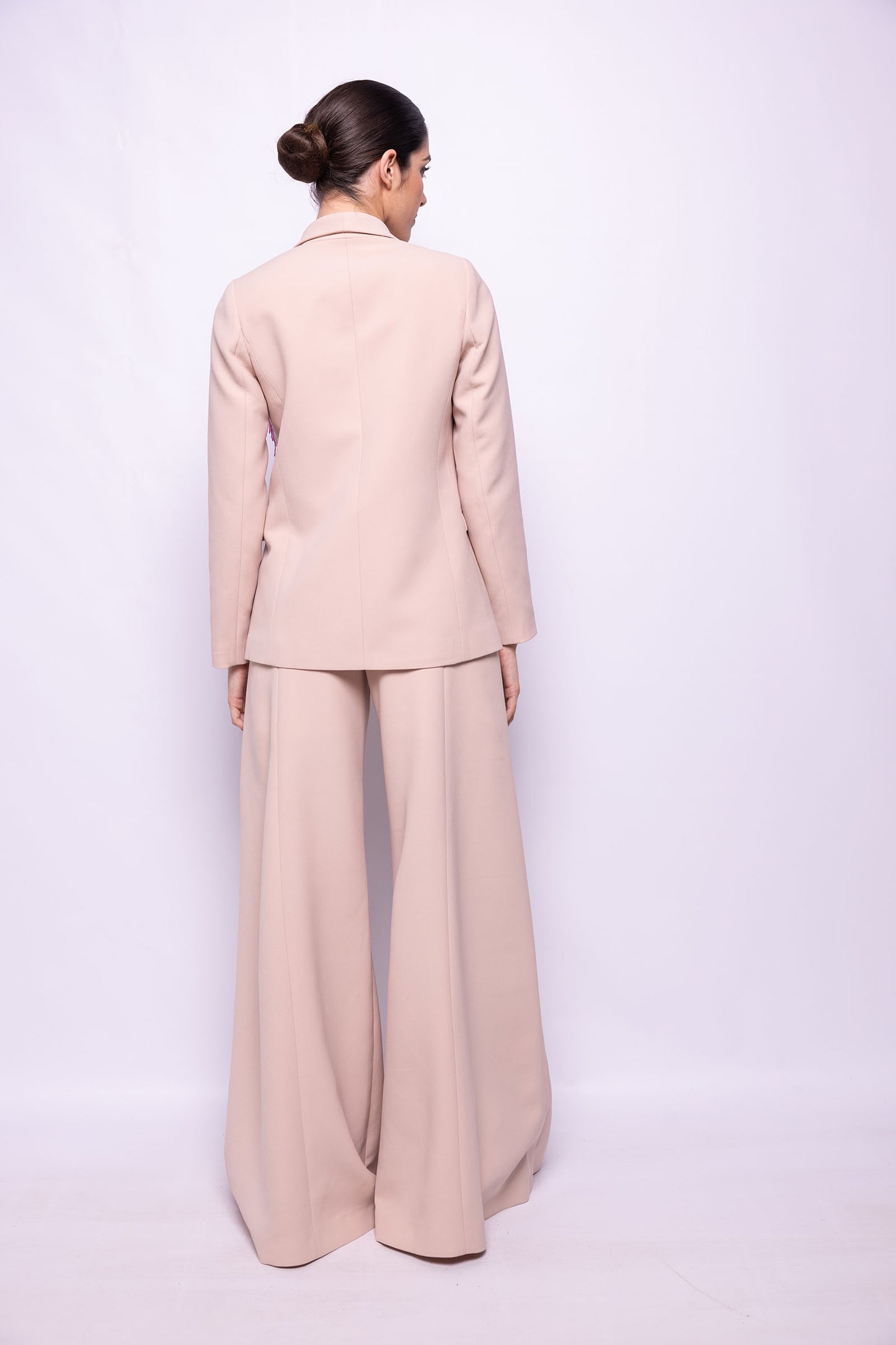 TRAJE DE CHAQUETA DE SASTRERÍA CON FLECO DE CANUTILLO