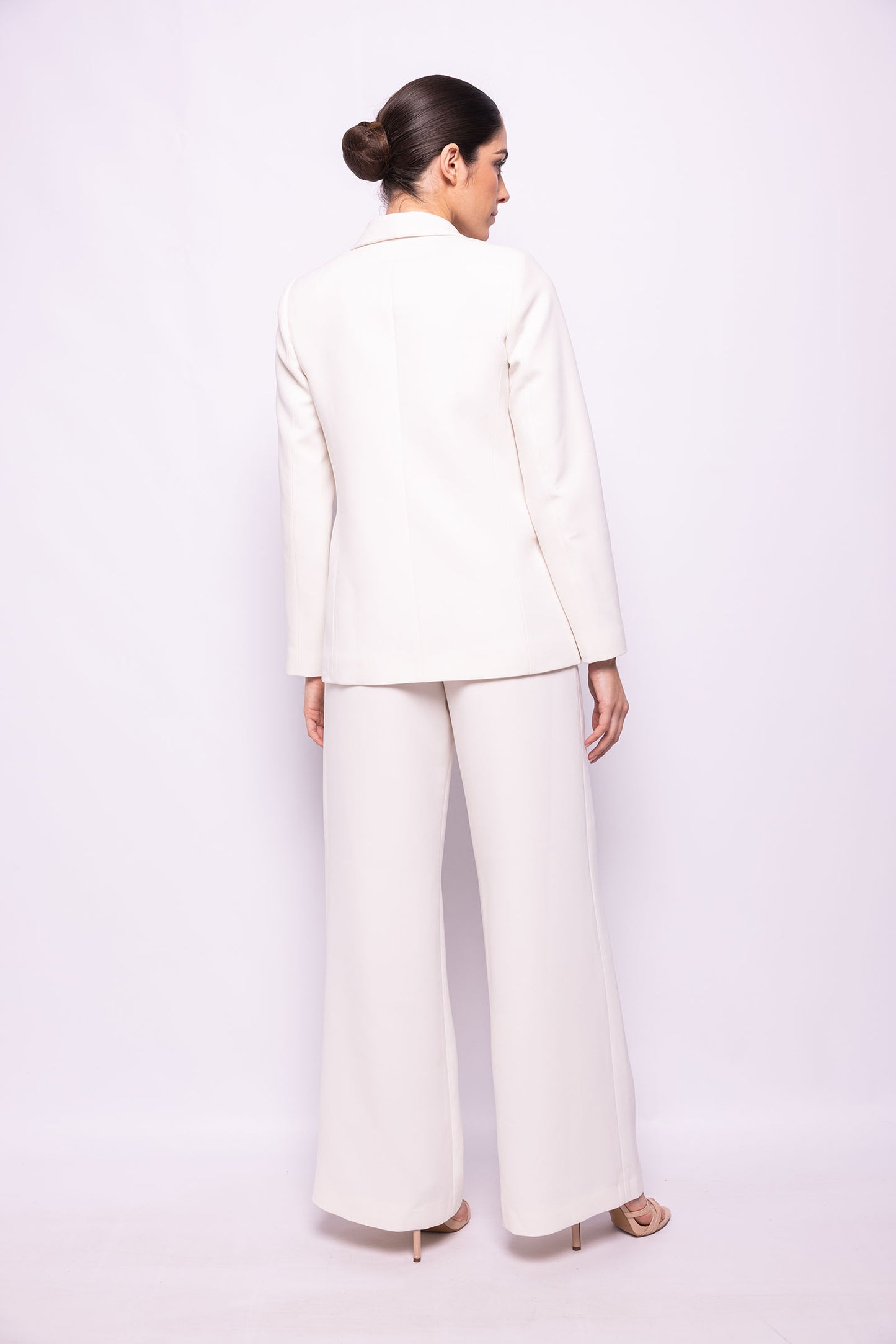 TRAJE DE CHAQUETA DE SASTRERÍA CON FLECO DE CANUTILLO