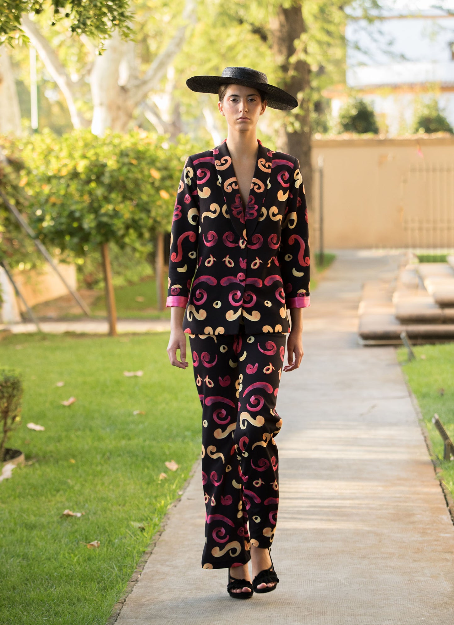 TRAJE IRIA