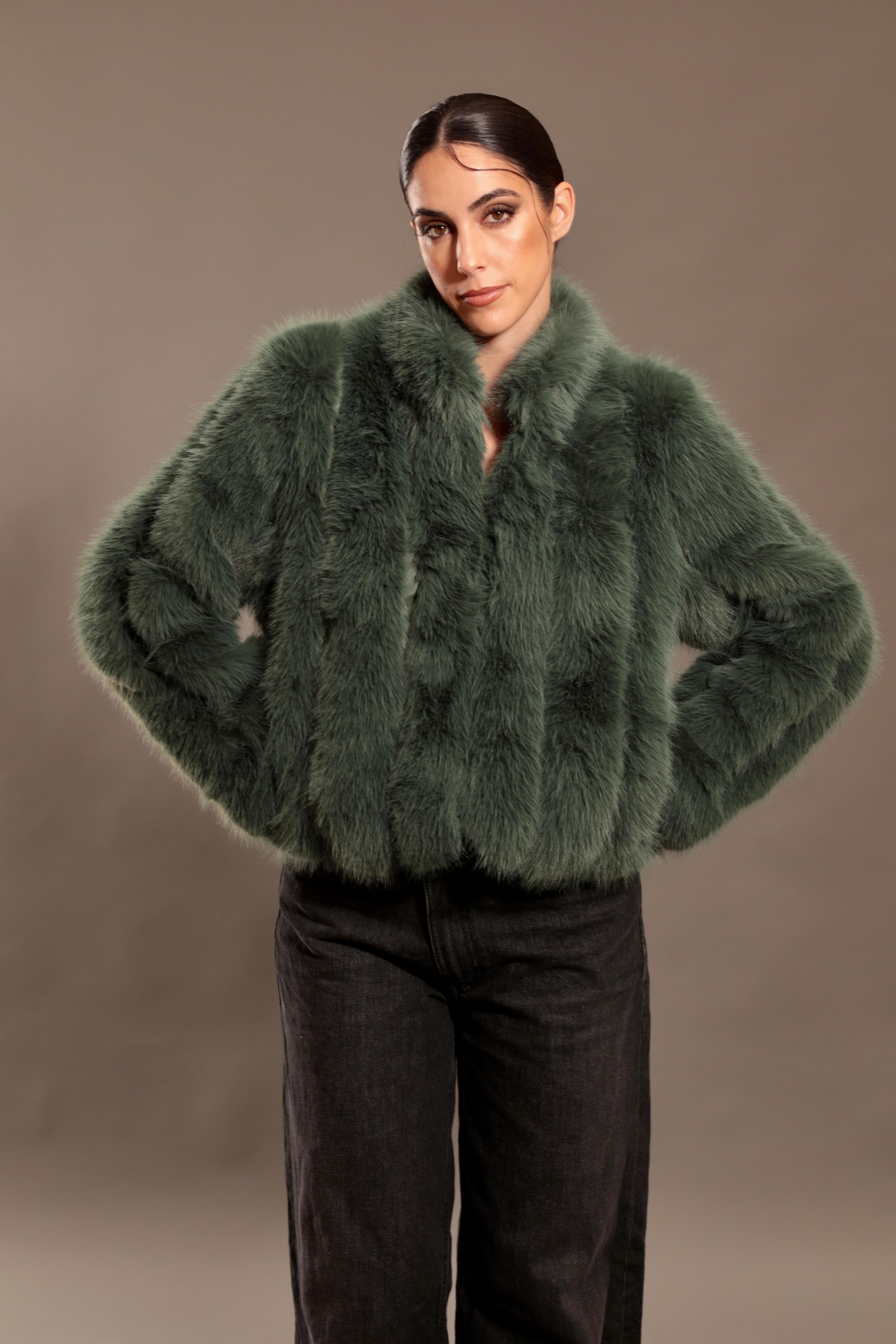 ABRIGO CORTO DE PELO