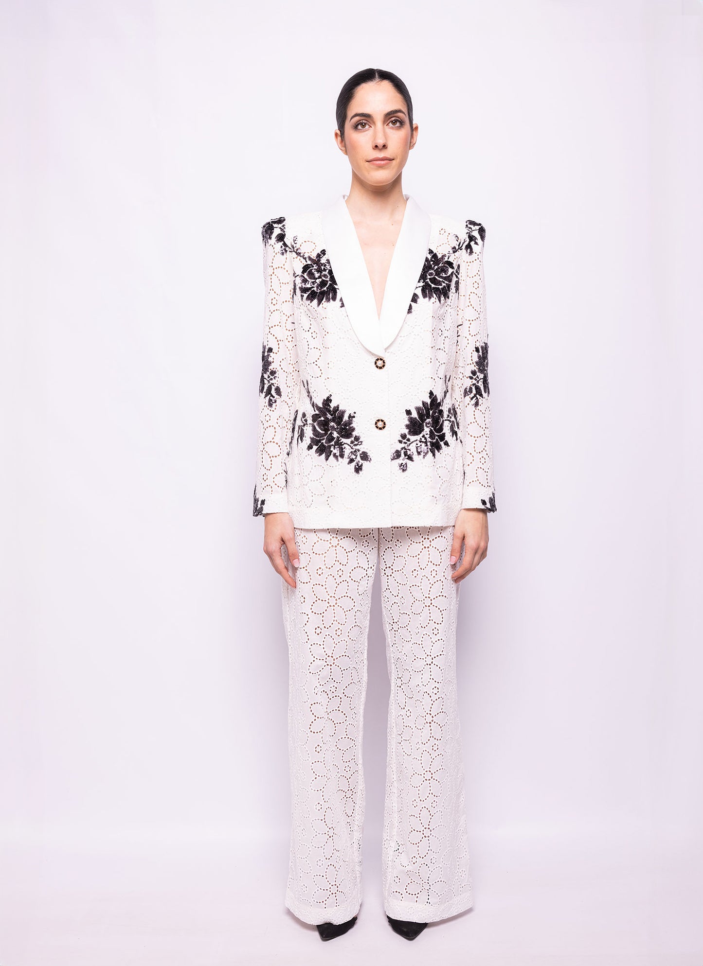 TRAJE SASTRE EN VOILE DE ALGODÓN CON FLORES BORDADAS