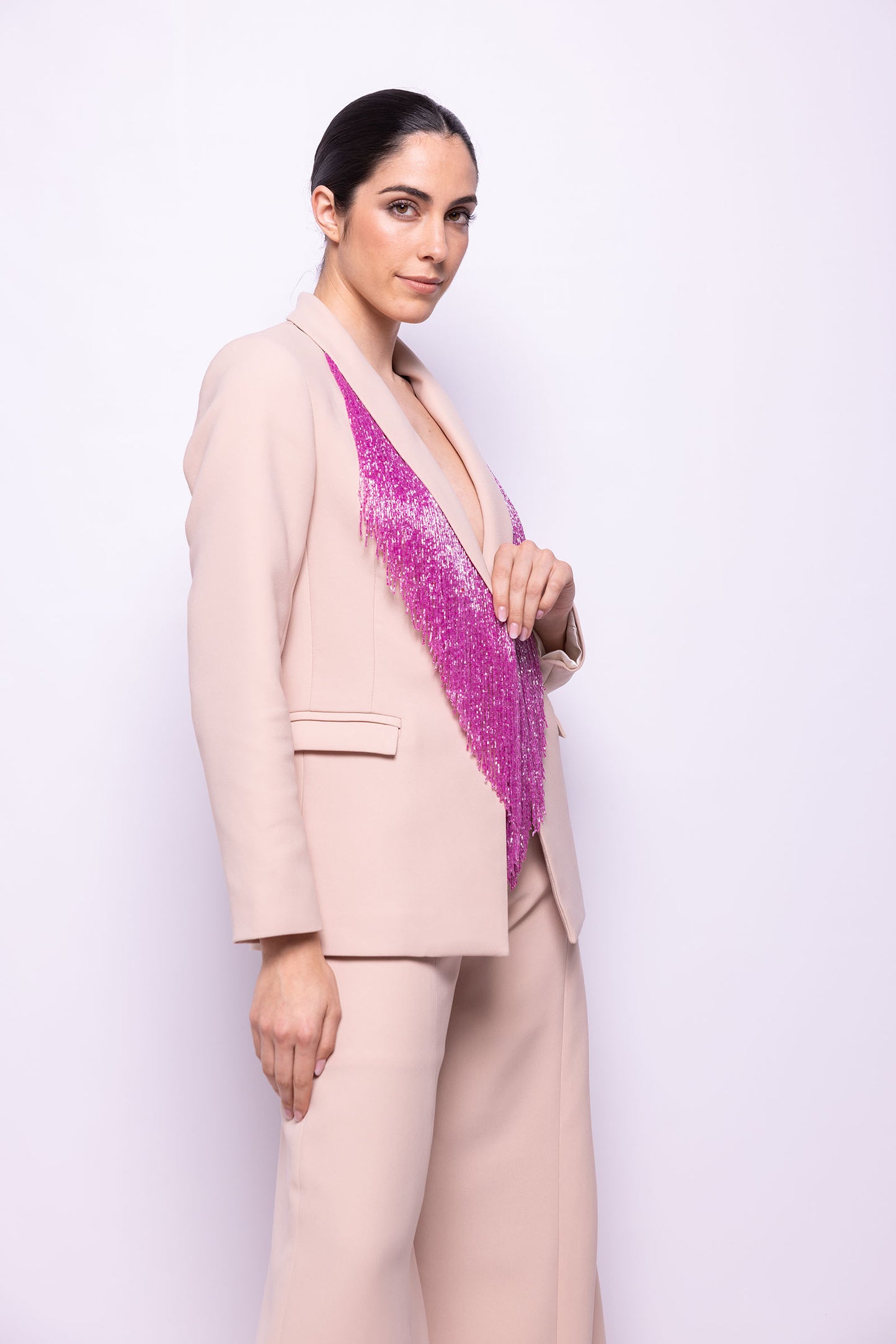 TRAJE DE CHAQUETA DE SASTRERÍA CON FLECO DE CANUTILLO