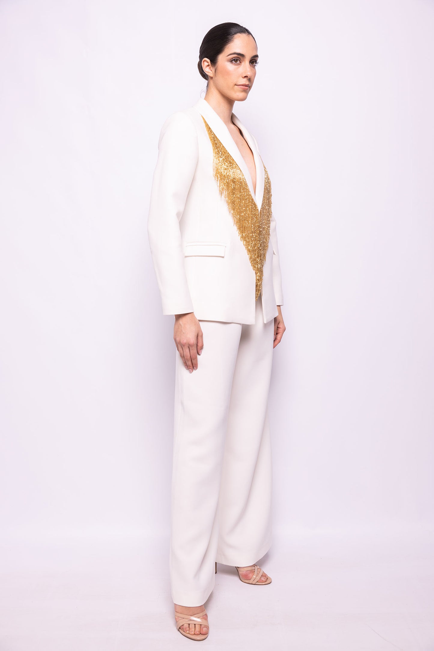 TRAJE DE CHAQUETA DE SASTRERÍA CON FLECO DE CANUTILLO
