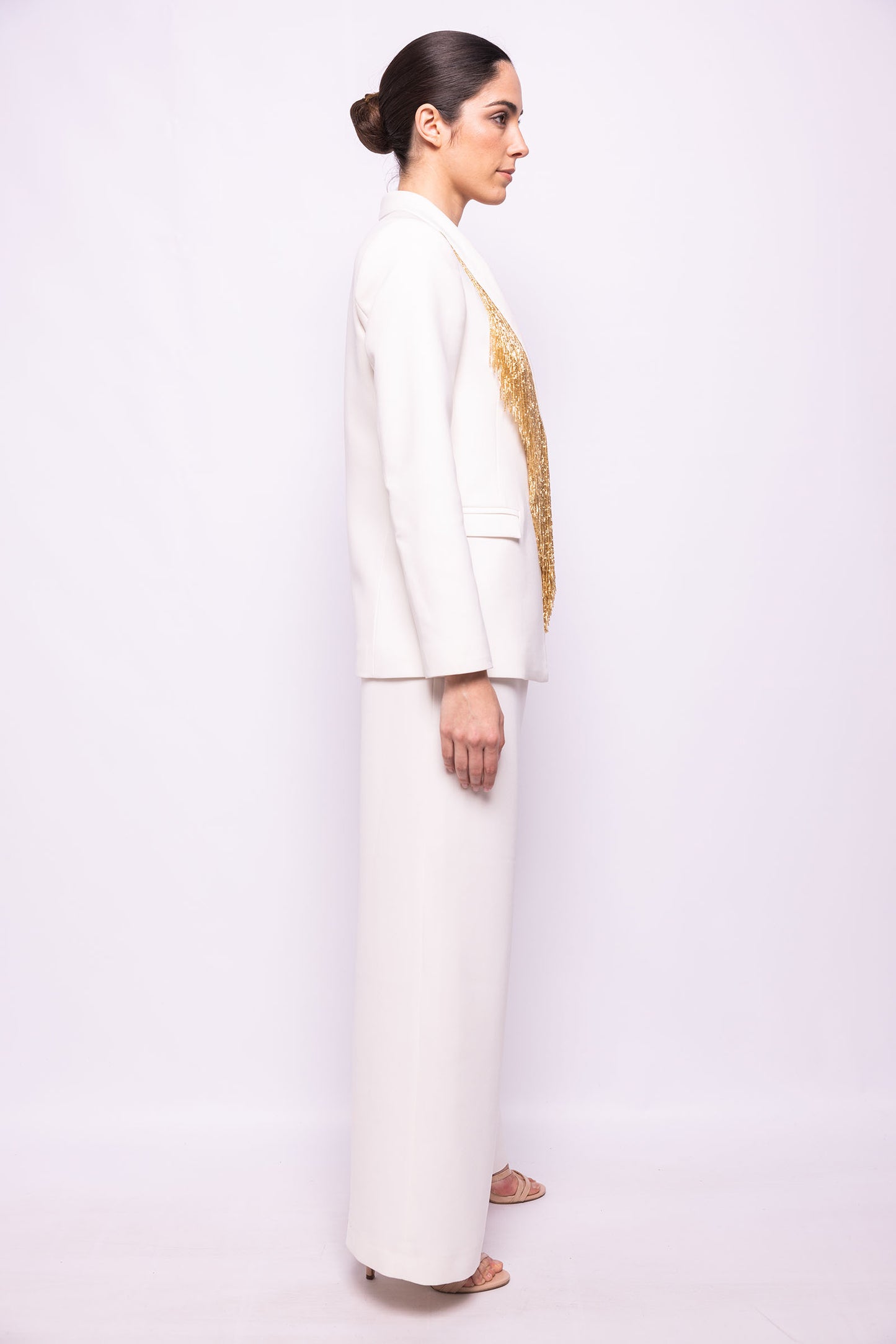 TRAJE DE CHAQUETA DE SASTRERÍA CON FLECO DE CANUTILLO