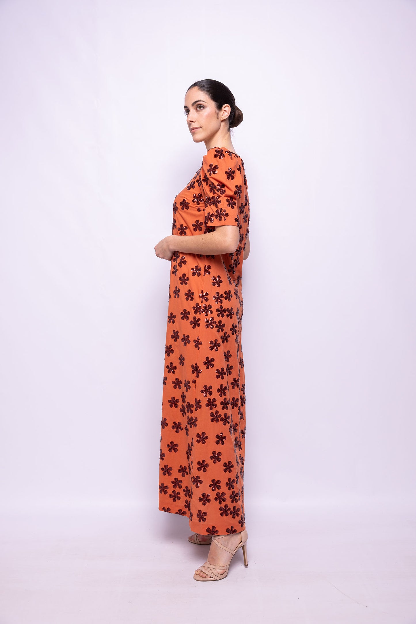 VESTIDO EN VOILE DE ALGODÓN CON FLORES BORDADAS
