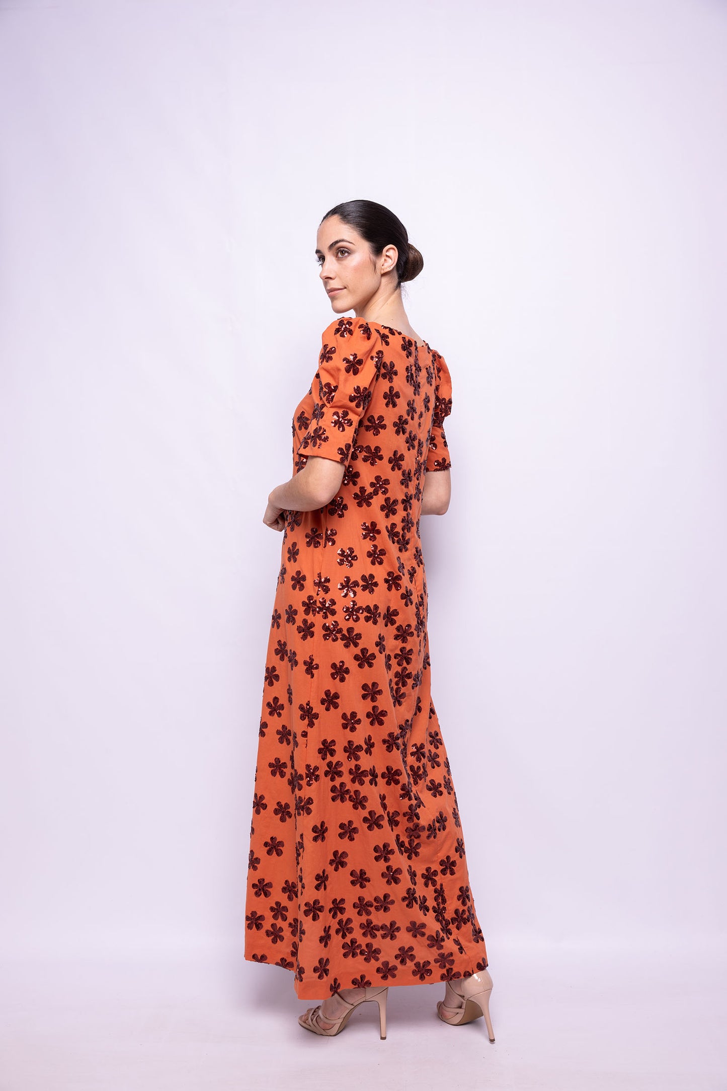 VESTIDO EN VOILE DE ALGODÓN CON FLORES BORDADAS
