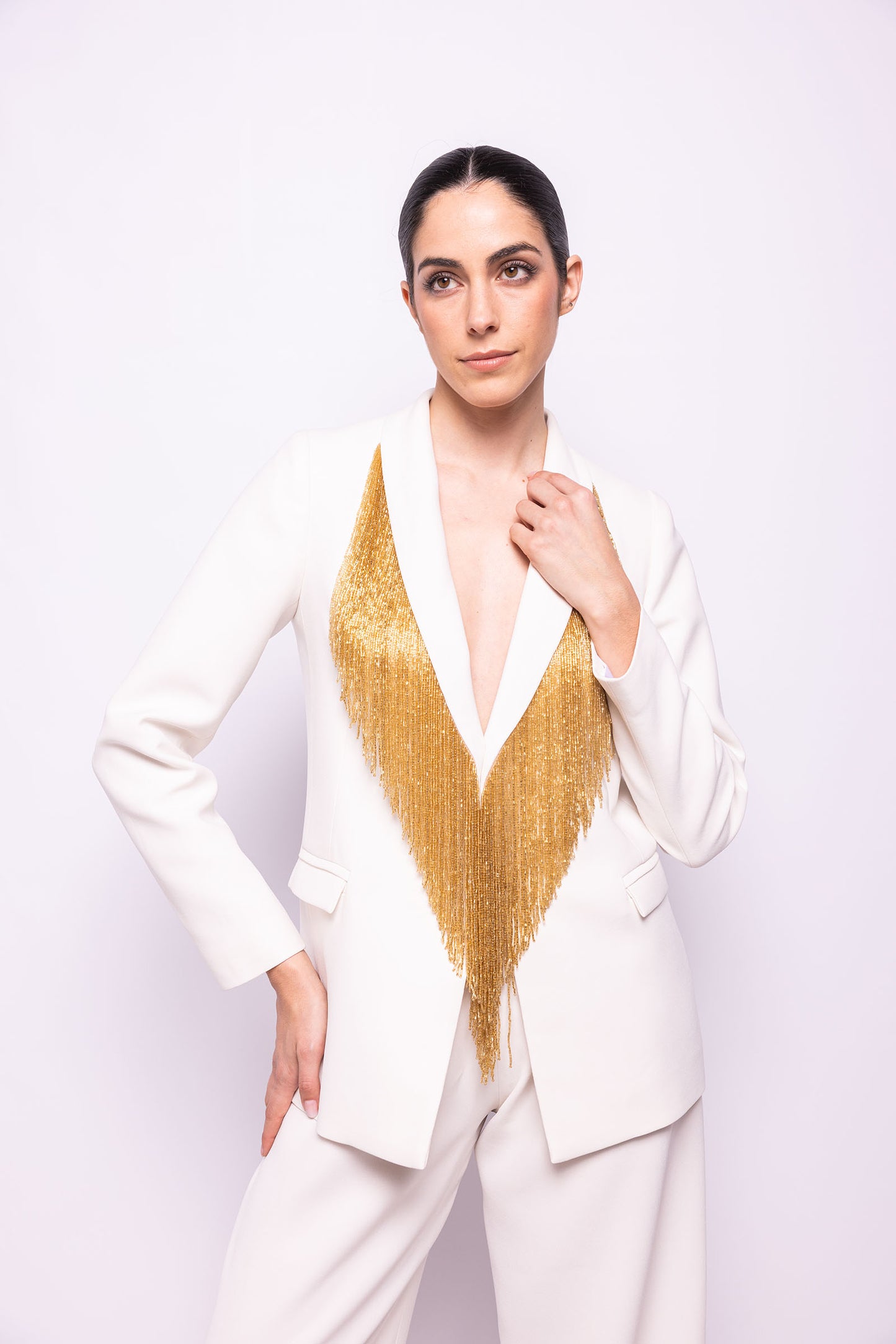 TRAJE DE CHAQUETA DE SASTRERÍA CON FLECO DE CANUTILLO