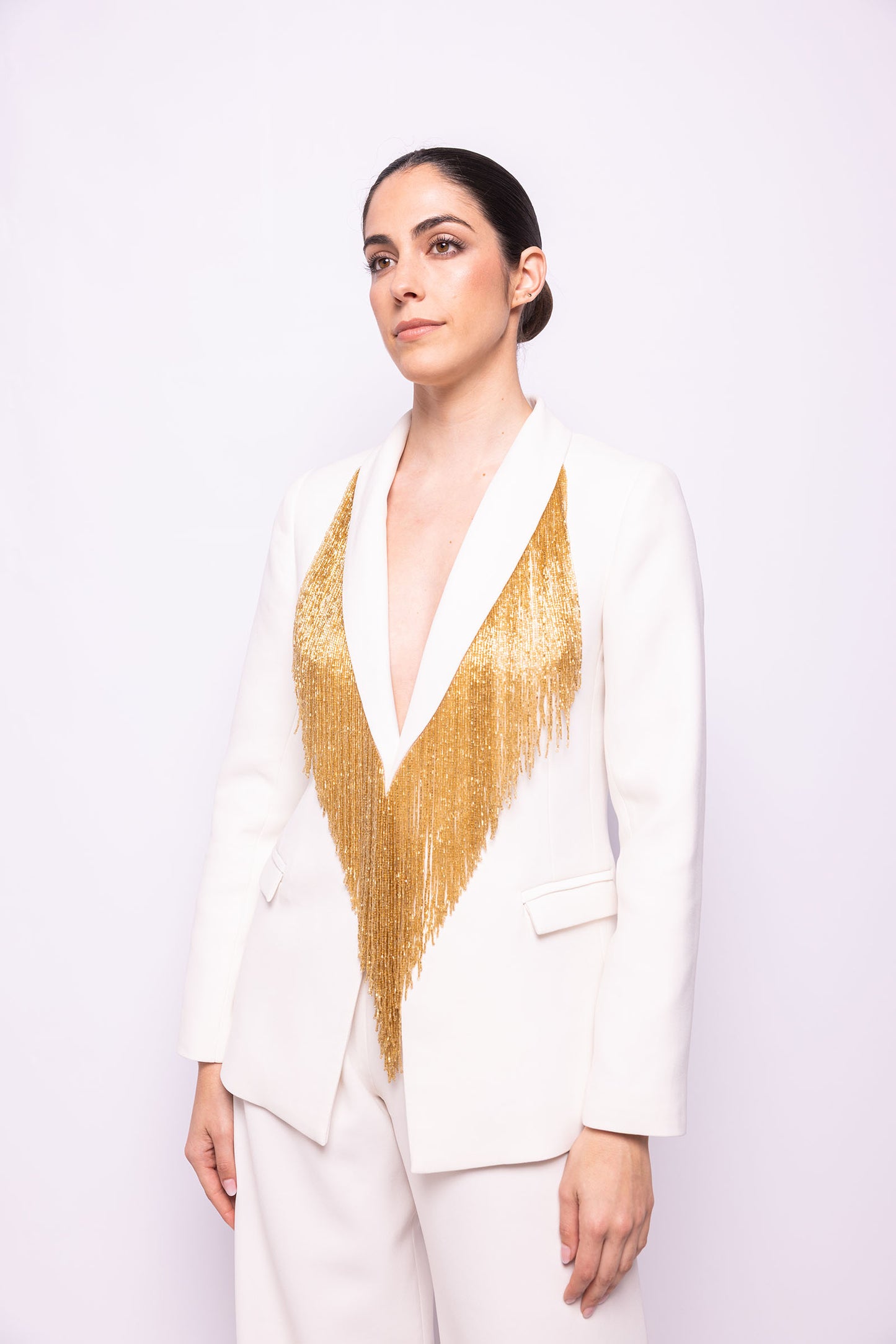 TRAJE DE CHAQUETA DE SASTRERÍA CON FLECO DE CANUTILLO