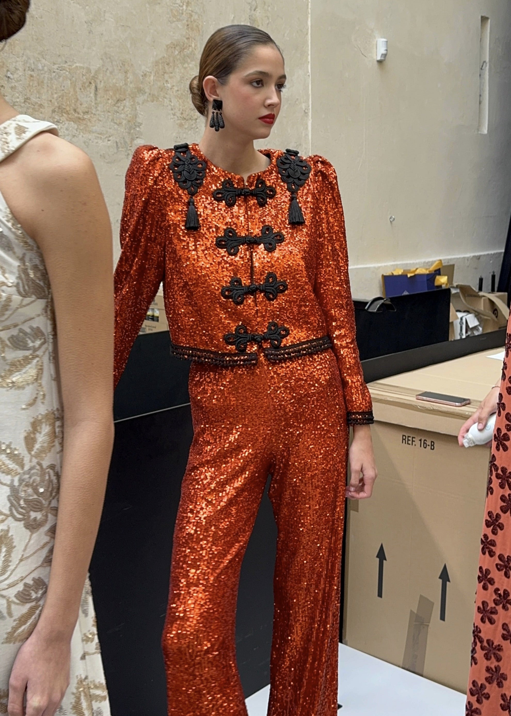 CHAQUETA GOYESCA EN LENTEJUELA NARANJA/COBRE