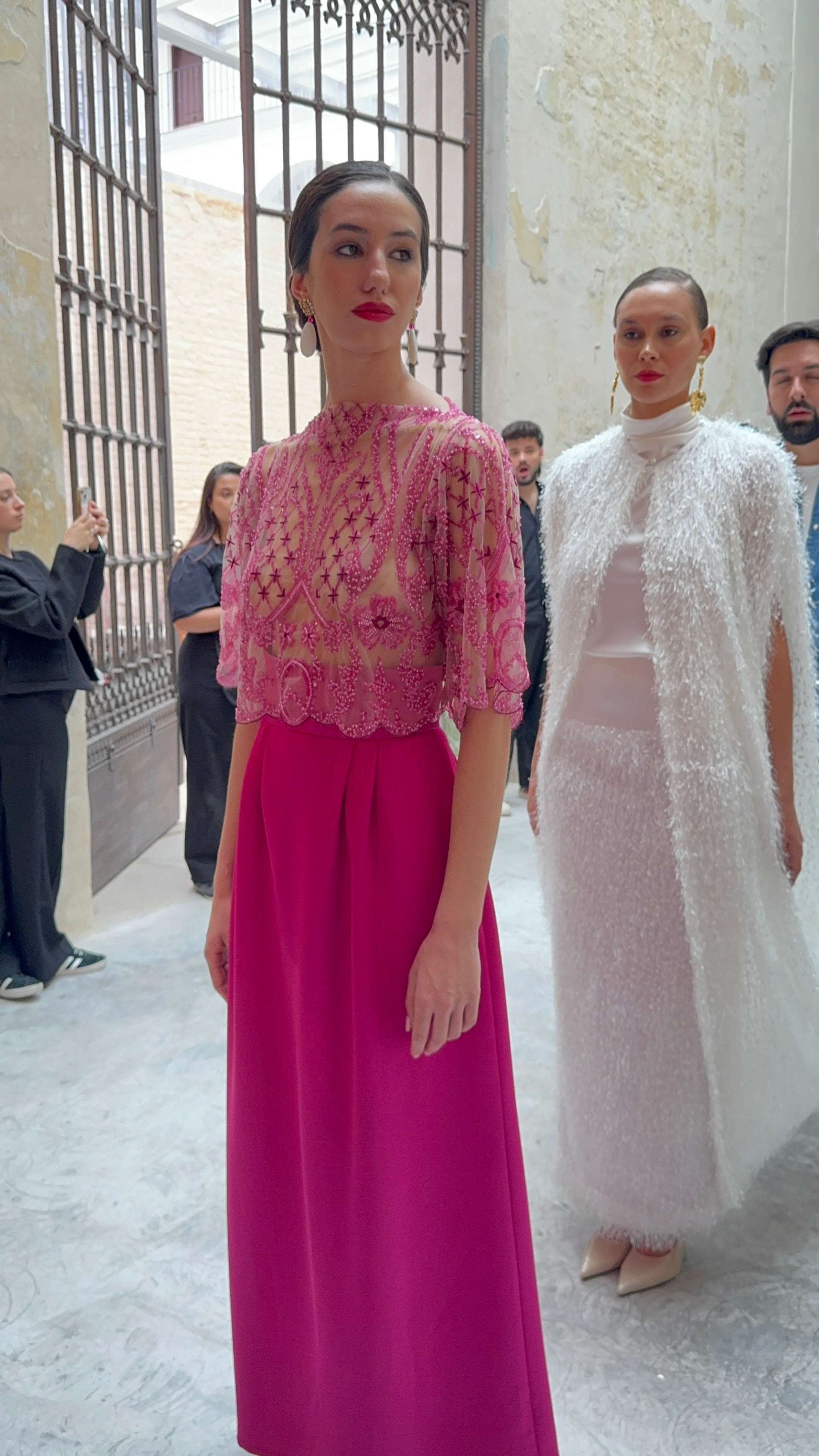 ENSEMBLE JUPE EN SATIN ET BOYSAGE À PAILLETTES BRODÉES