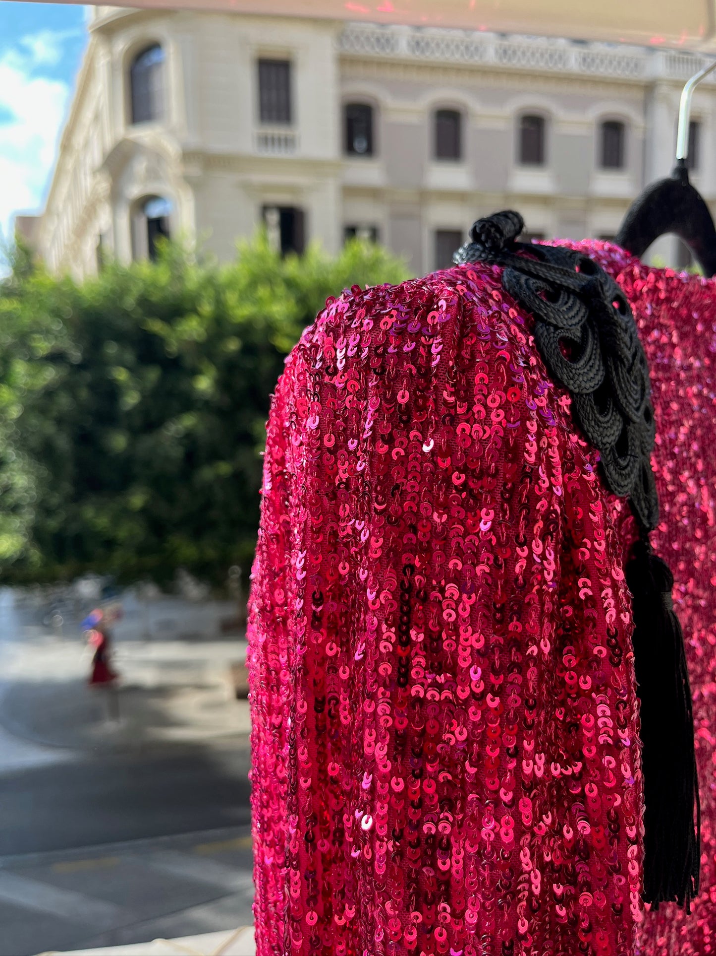 CHAQUETA GOYESCA EN LENTEJUELA FUCSIA