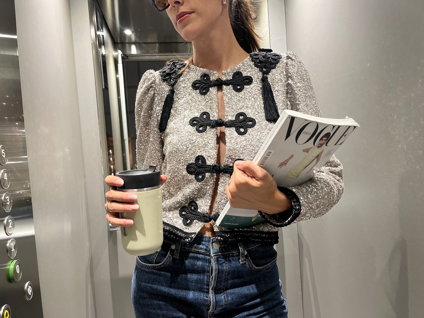 CHAQUETA GOYESCA EN LENTEJUELA PLATA