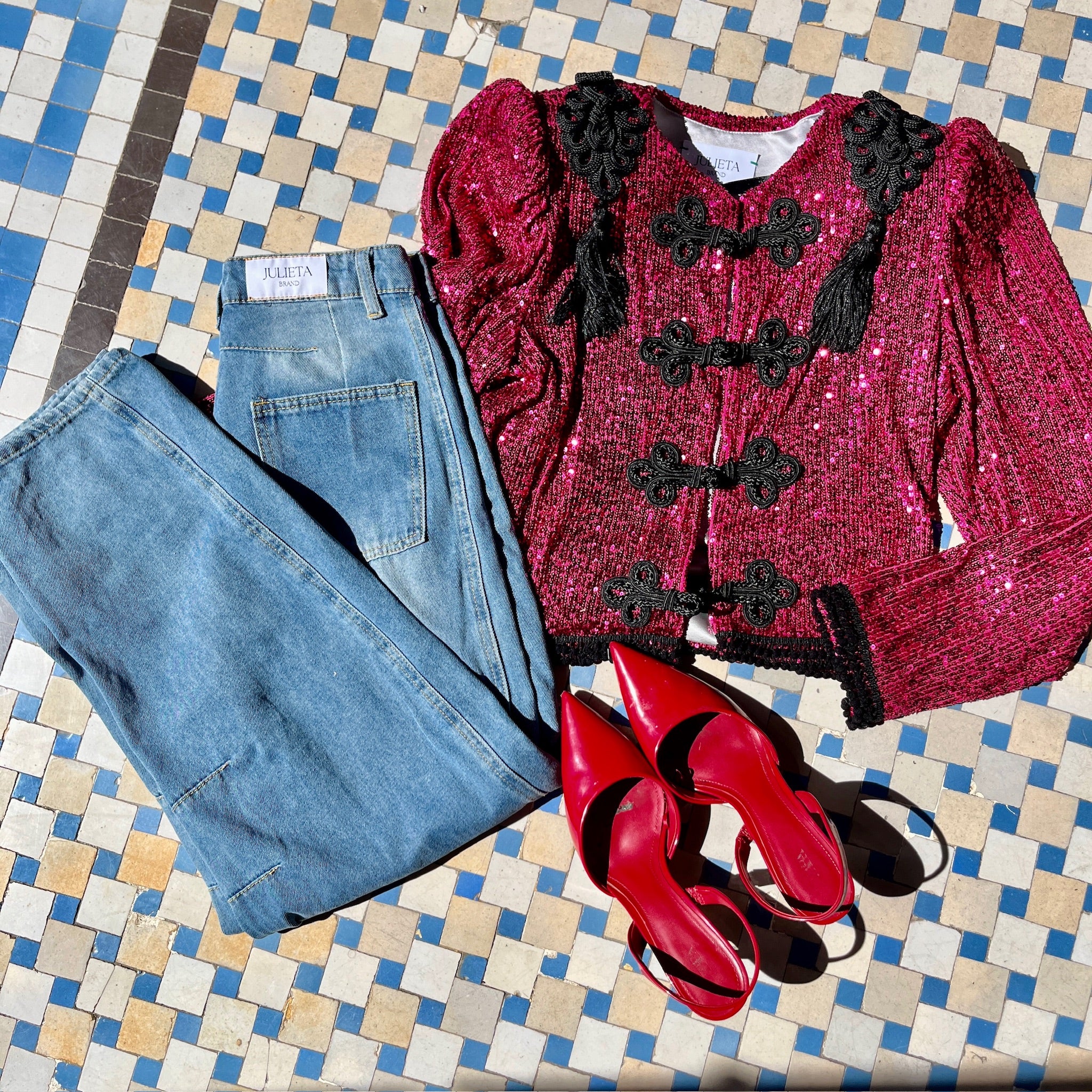 CHAQUETA GOYESCA EN LENTEJUELA FUCSIA