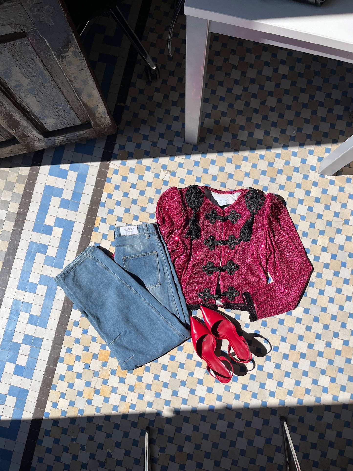 CHAQUETA GOYESCA EN LENTEJUELA FUCSIA