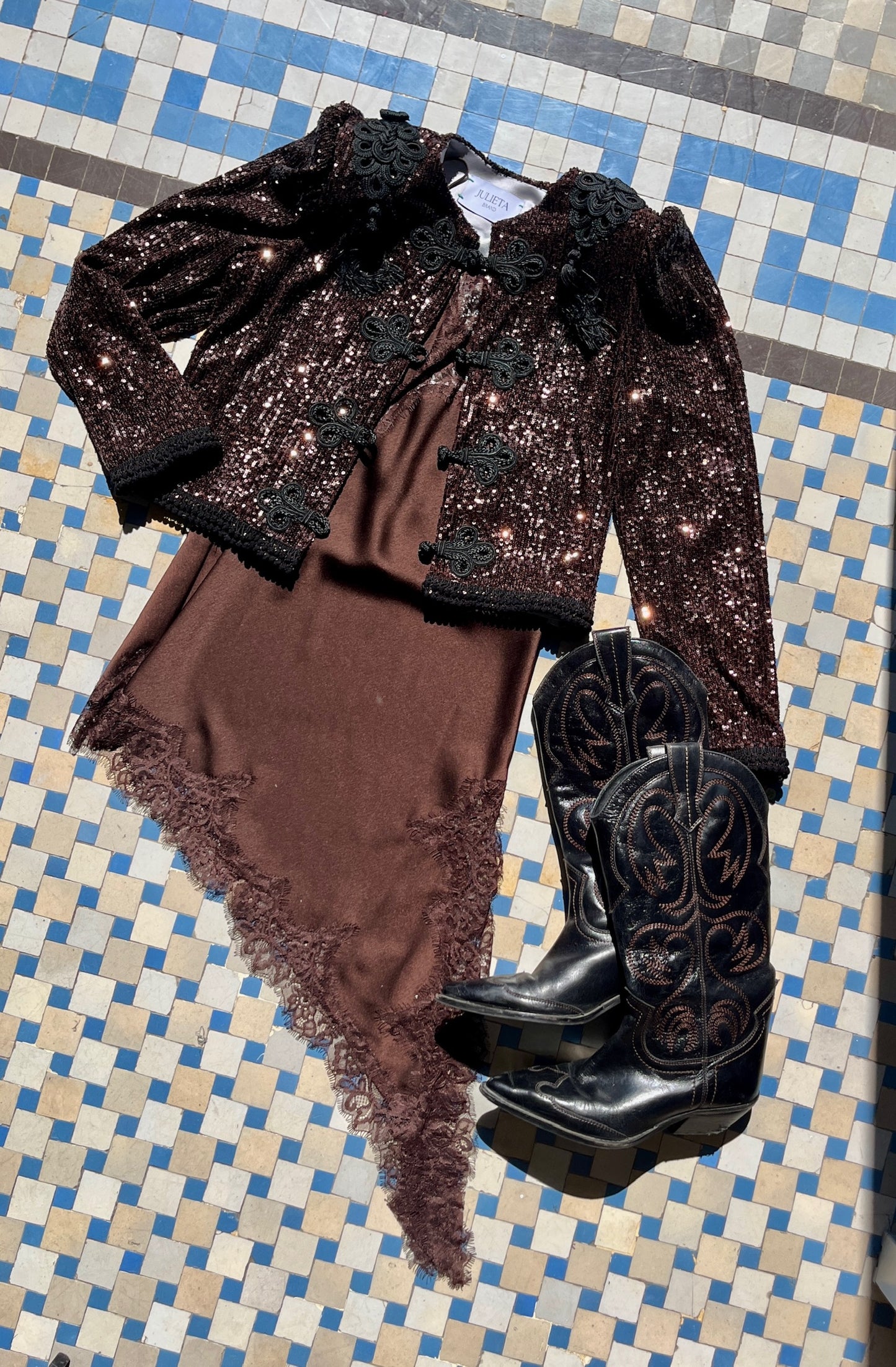 CHAQUETA GOYESCA EN LENTEJUELA MARRÓN