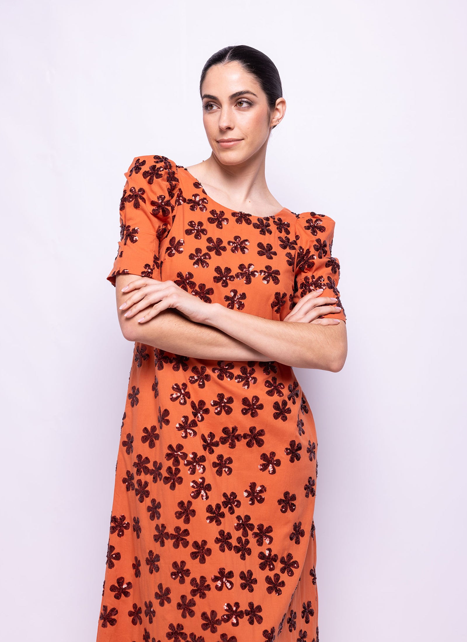 VESTIDO EN VOILE DE ALGODÓN CON FLORES BORDADAS